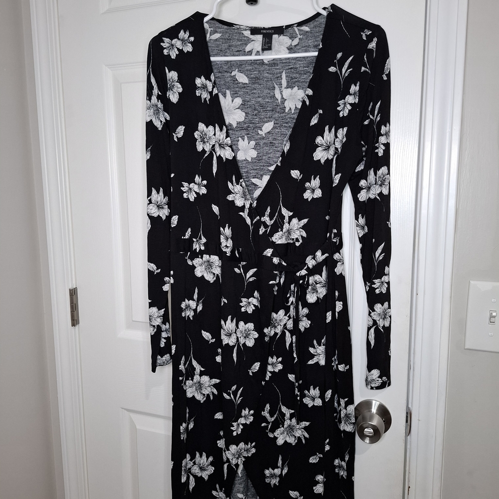Forever 21 Elegant Black and White Floral Wrap Dress